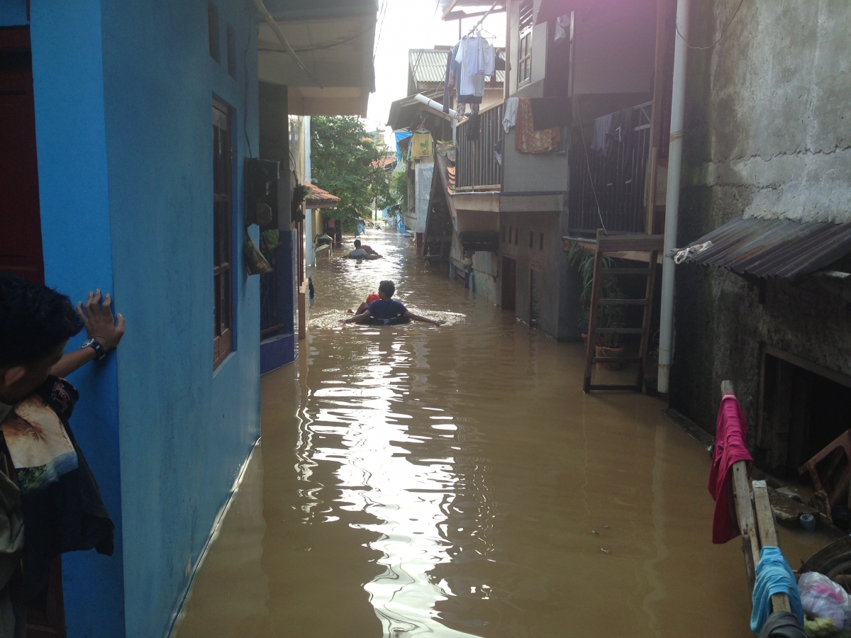 A neighborhood in East Jarkata during monsoon flooding. (Photo: Etienne Turpin)