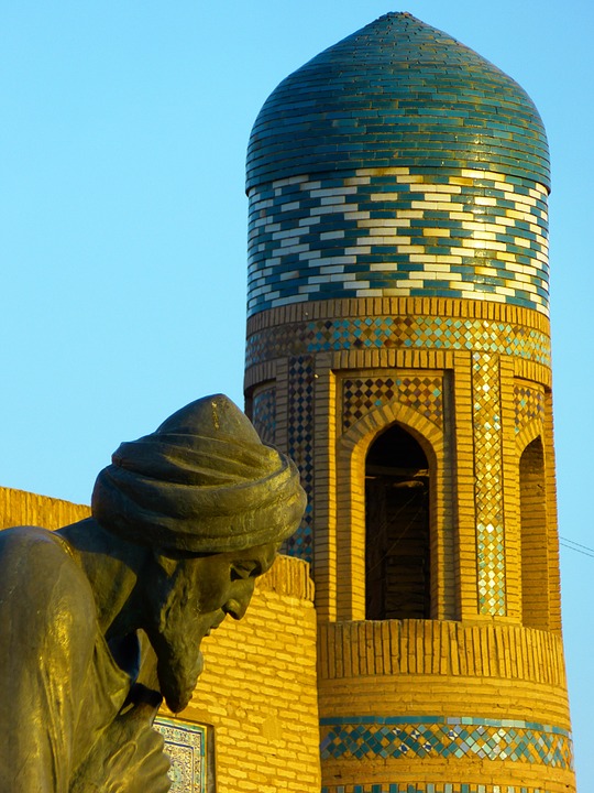 Statue al-Khwārizmīs in Xiwa, Usbekistan. 