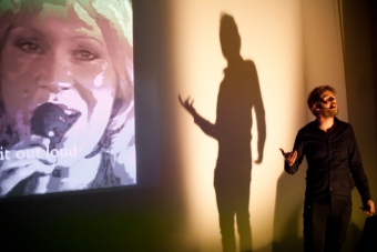 Picture of Erik Bünger performance at Grimmuseum during DAS Weekend 2011