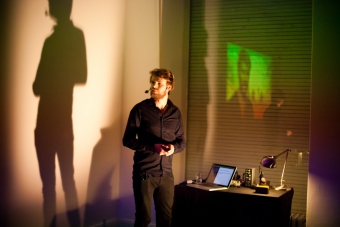 Picture of Erik Bünger performance at Grimmuseum during DAS Weekend 2011