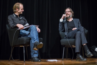 Picture of Florian Wüst (left) in conversation with Thibaut de Ruyter (right) after the screening of "Echtzeit"