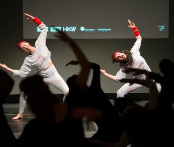 Picture of Phoebe Osborne (left) and Liat Berdugo (right) at the workshop "Unpatentable Multi-touch Aerobics"