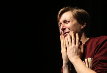 Kevin Bewersdorf performing "Bear with Me." at transmediale 2017