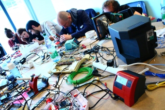 Impression of the workshop "E-Waste", transmediale 2013 BWPWAP.