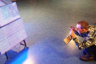 LED PH16 /1R1G1B by JODI, transmediale 2012 in/compatible