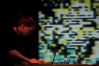 Performance "The Glitch Moment(um)" by Rosa Menkman, transmediale 2012 in/compatible