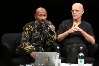 Sumugan Sivanesan and Geert Lovink (left to right) during the discussion What Moves You?