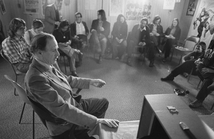 Marshall McLuhan & students 1973 Photo: Robert Lansdale LIBRARY & ARCHIVE CANADA