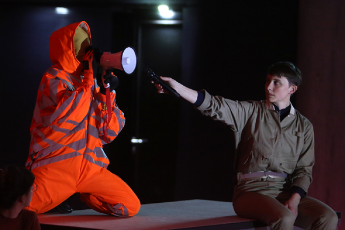 Corporation of people's situations (COPS) during the performance Real Estate of Emergency